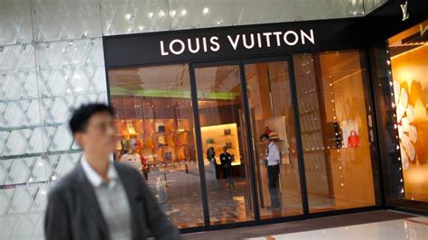 Louis Vuitton hiring Senior Merchandising Manager